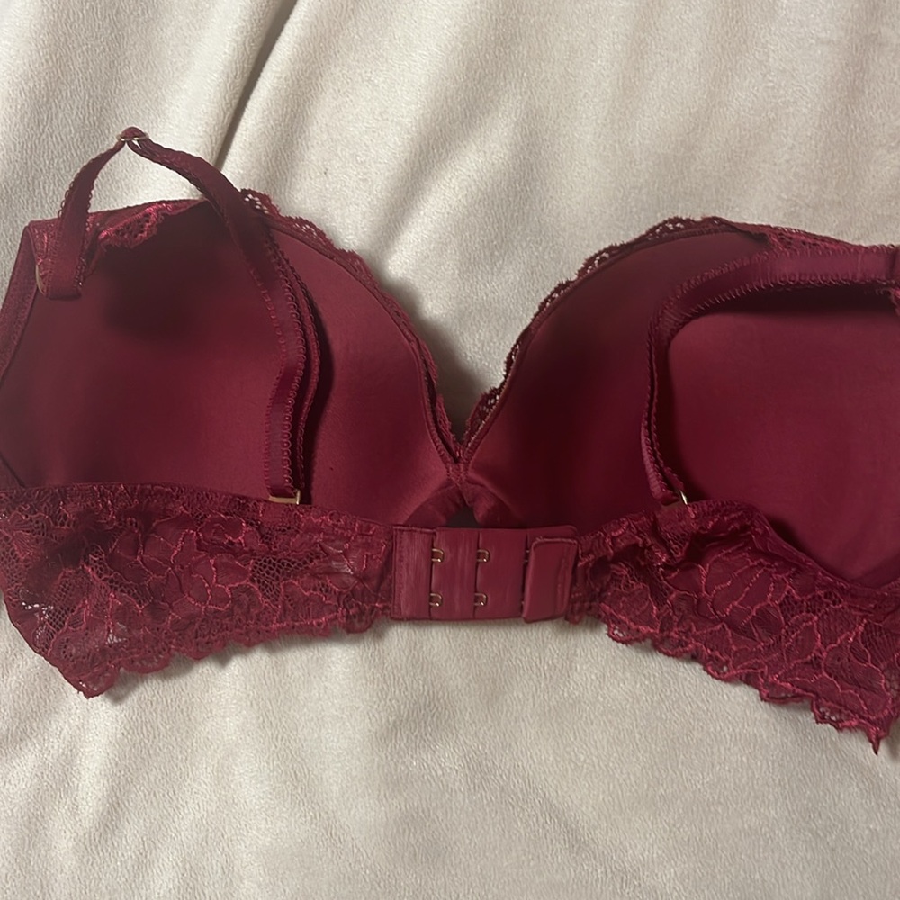 Elegant Lace Bra in Rich Burgundy Victorias Secret Very Sexy nwot - Picture 2 of 2